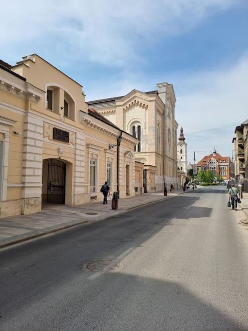 Vintage Apartman In City Center Miskolc Exterior foto