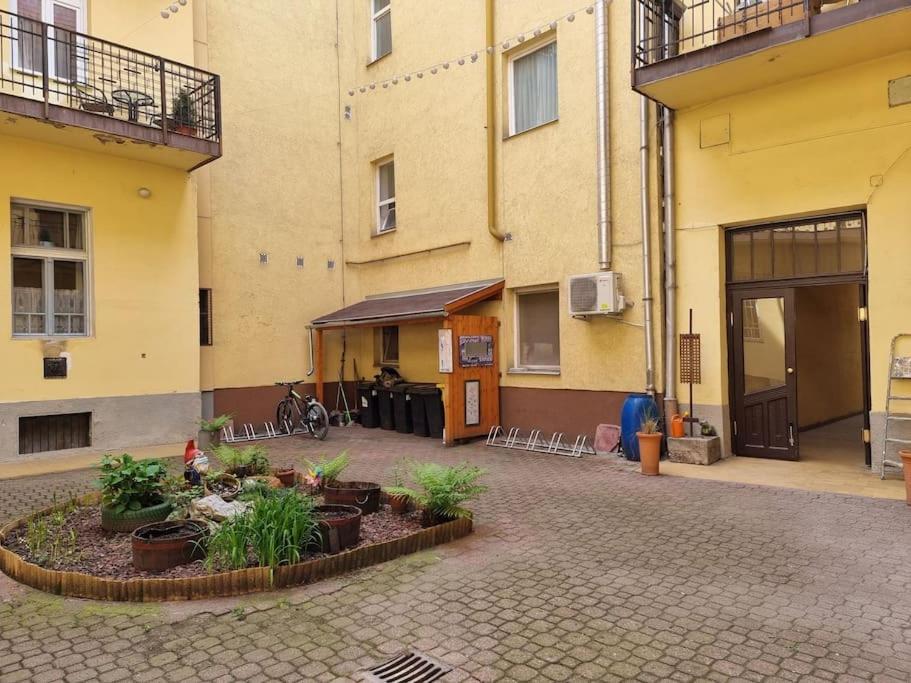 Vintage Apartman In City Center Miskolc Exterior foto