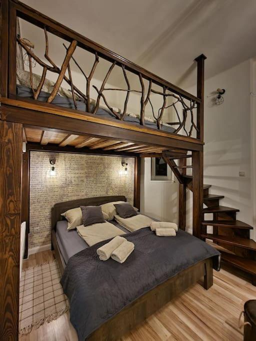 Vintage Apartman In City Center Miskolc Exterior foto
