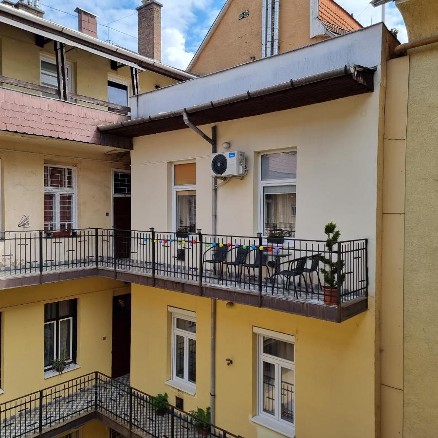 Vintage Apartman In City Center Miskolc Exterior foto